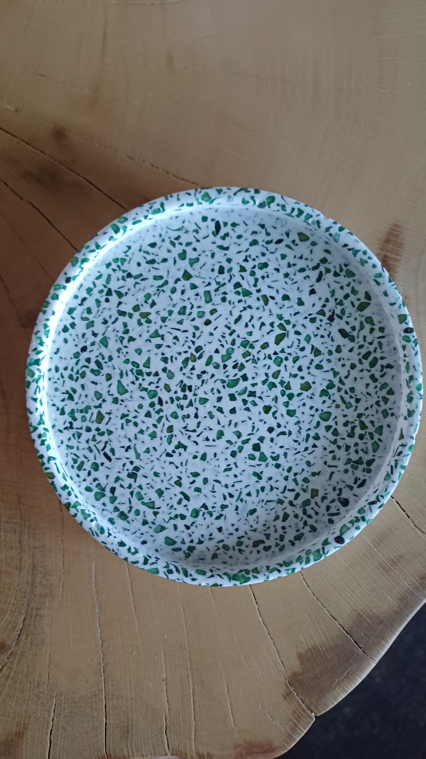 Suport Rotund Terrazzo – piesă unicat, creată cu gândul la frumos și funcțional - imagine 5