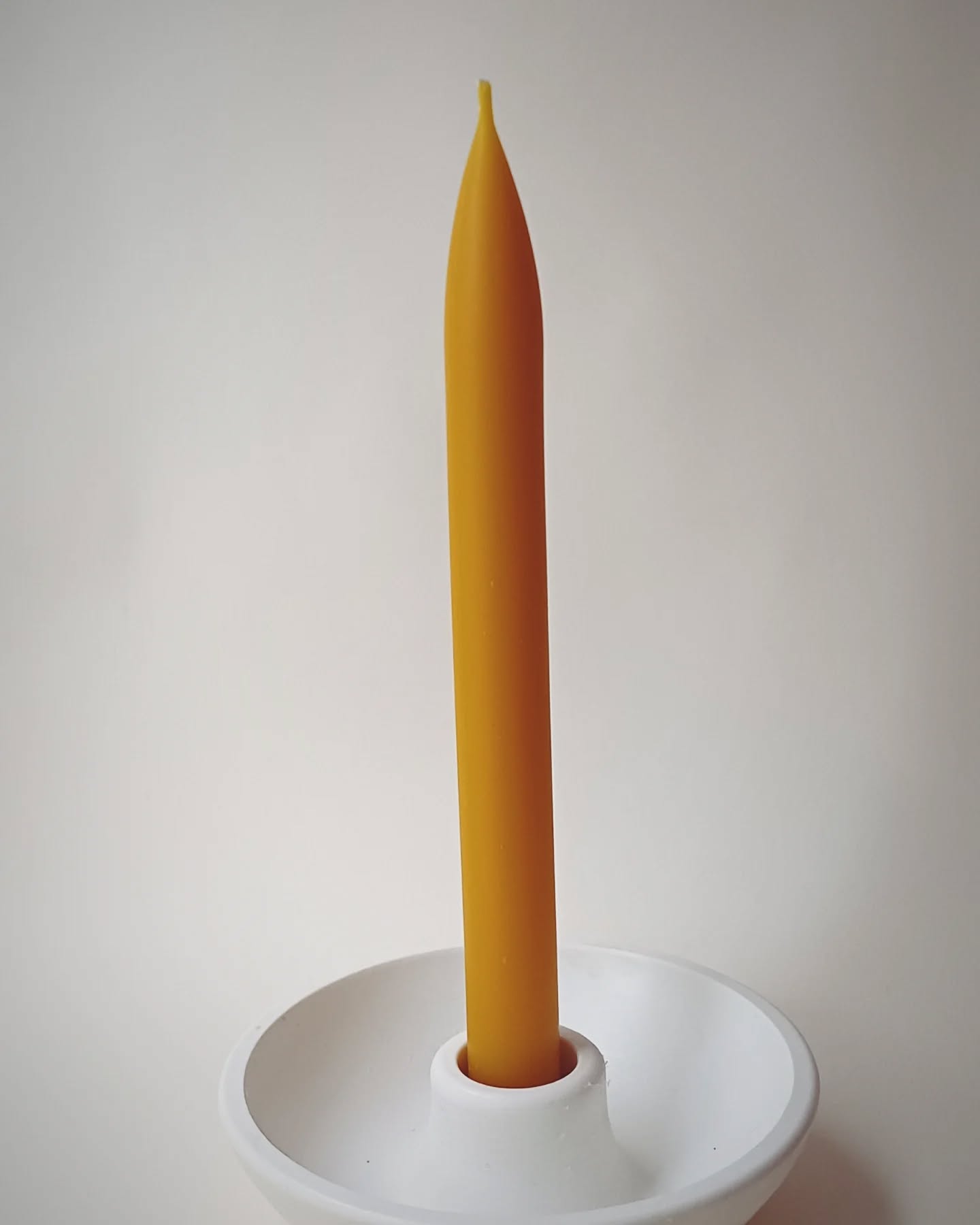 Suport de Lumânare Alb – simplitate elegantă, accesoriu esențial - imagine 2