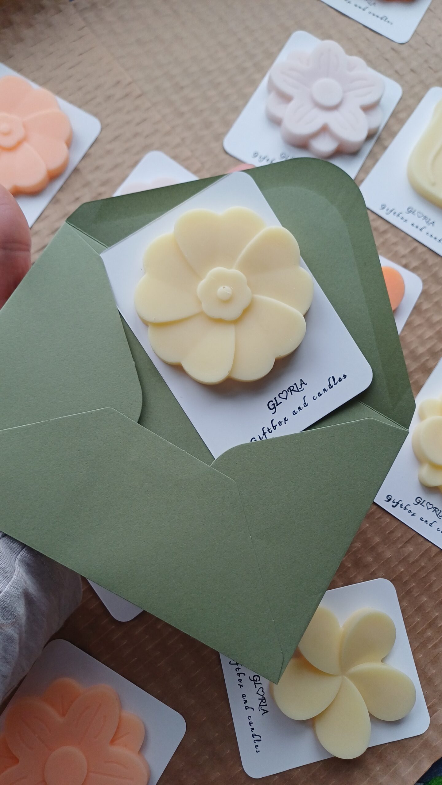 Gift box lumânare îngeraș, suport ceramic și odorizant - imagine 4